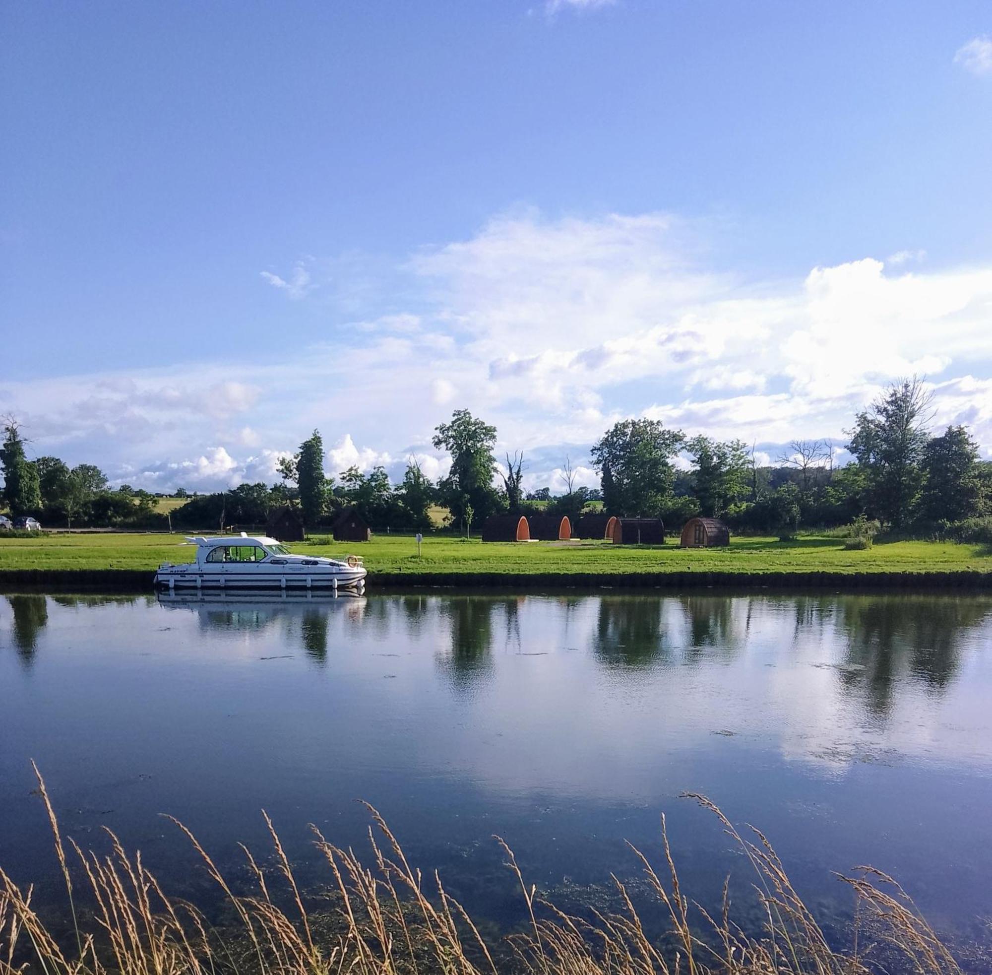 La Halte Du Canal Luthenay-Uxeloup Exterior foto